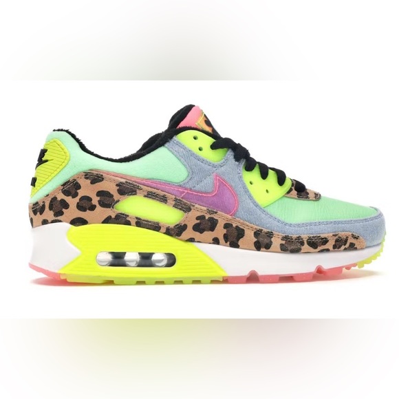 Nike Shoes - NWT Nike Air Max 90 LX 'Illusion Green'